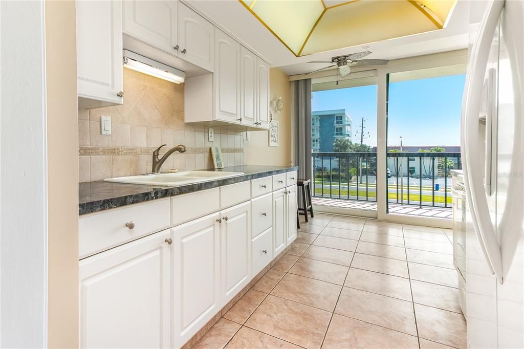 For Rent: $2,300 (2 beds, 2 baths, 1390 Square Feet)