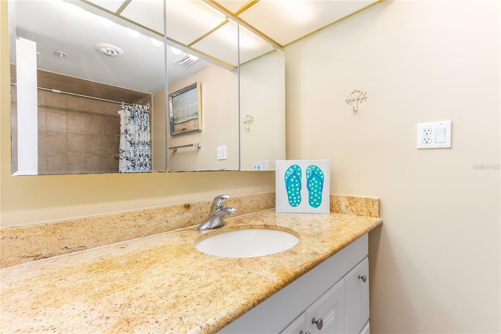 For Rent: $2,300 (2 beds, 2 baths, 1390 Square Feet)