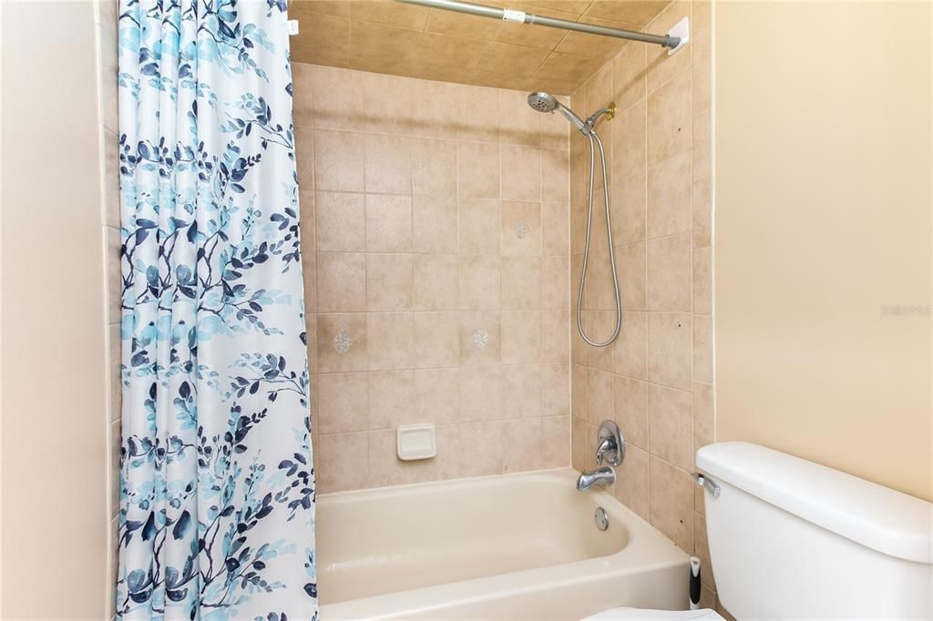 For Rent: $2,300 (2 beds, 2 baths, 1390 Square Feet)