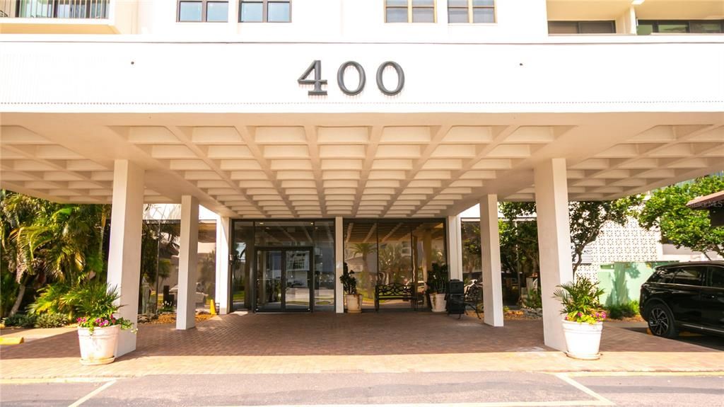 For Rent: $2,300 (2 beds, 2 baths, 1390 Square Feet)