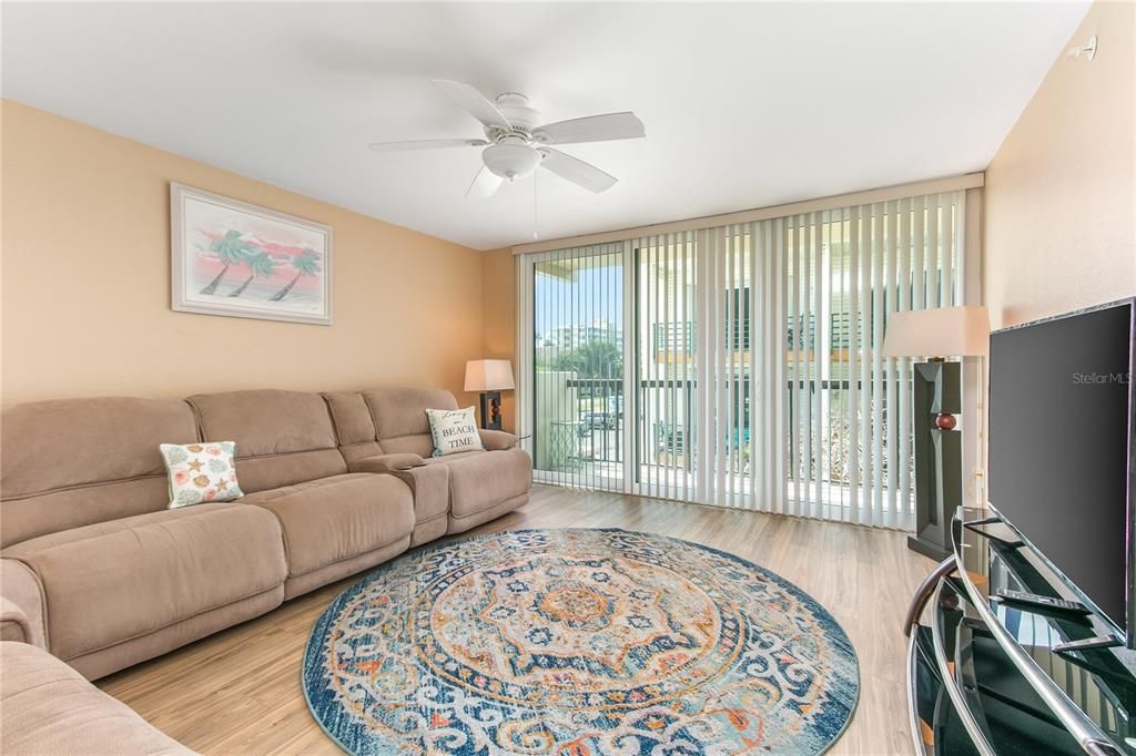 For Rent: $2,300 (2 beds, 2 baths, 1390 Square Feet)