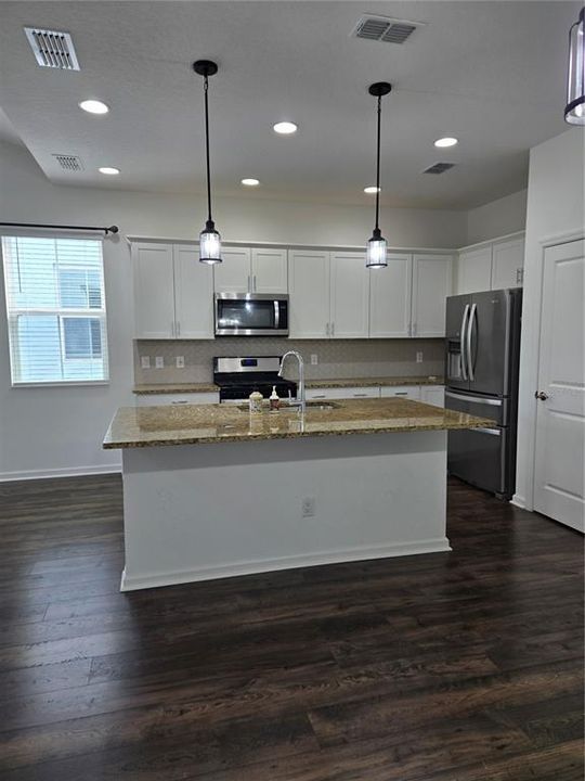 For Rent: $2,600 (2 beds, 2 baths, 1160 Square Feet)