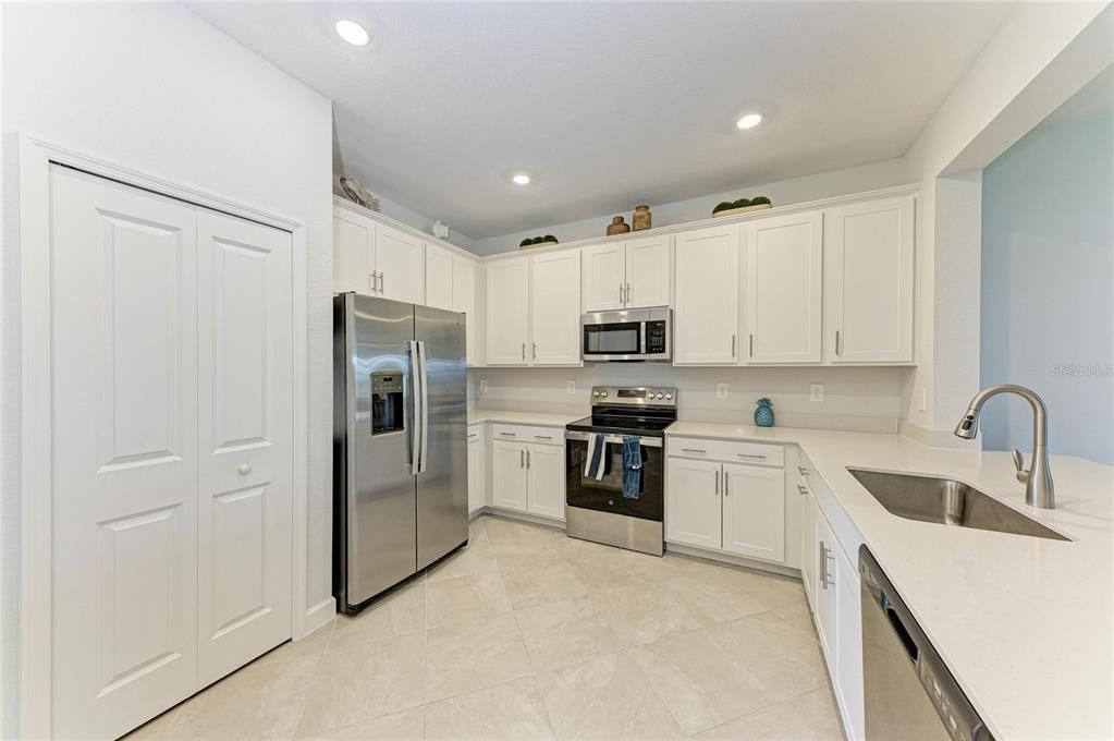 For Sale: $295,000 (3 beds, 2 baths, 1423 Square Feet)