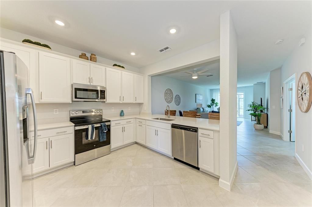 For Sale: $295,000 (3 beds, 2 baths, 1423 Square Feet)