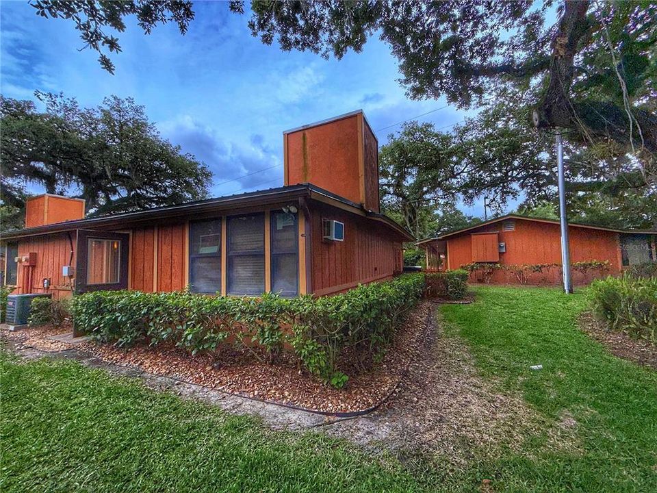 For Sale: $149,000 (1 beds, 1 baths, 737 Square Feet)