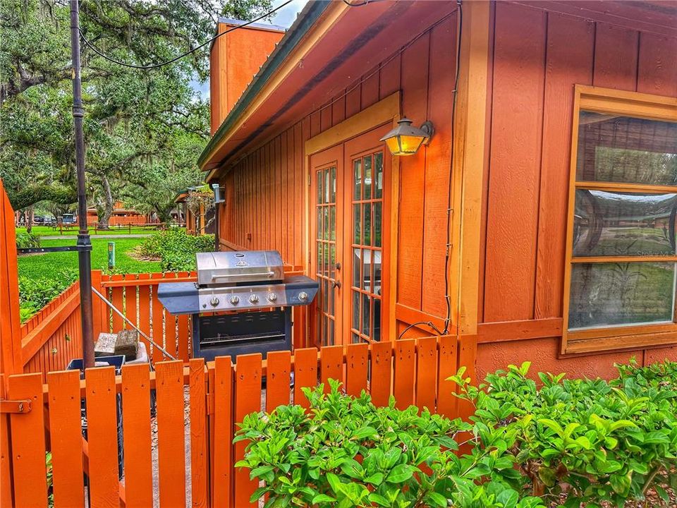 For Sale: $149,000 (1 beds, 1 baths, 737 Square Feet)