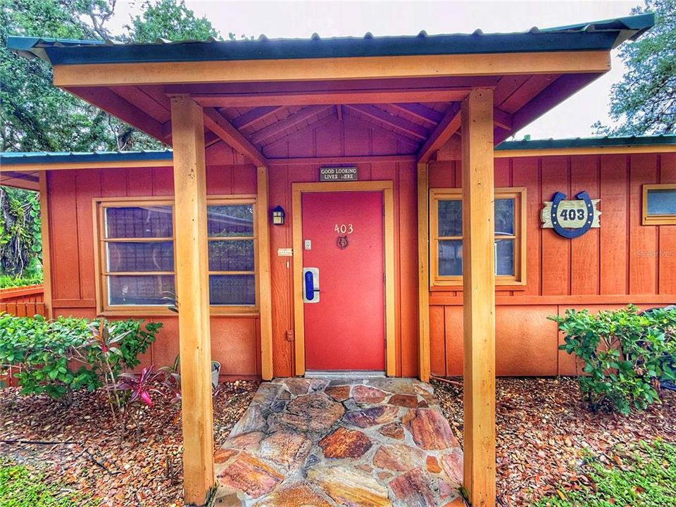 For Sale: $149,000 (1 beds, 1 baths, 737 Square Feet)