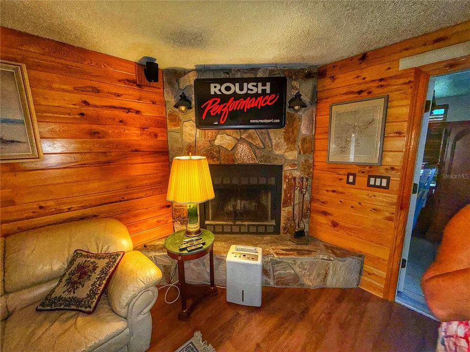 For Sale: $149,000 (1 beds, 1 baths, 737 Square Feet)