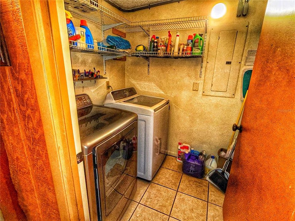 For Sale: $149,000 (1 beds, 1 baths, 737 Square Feet)