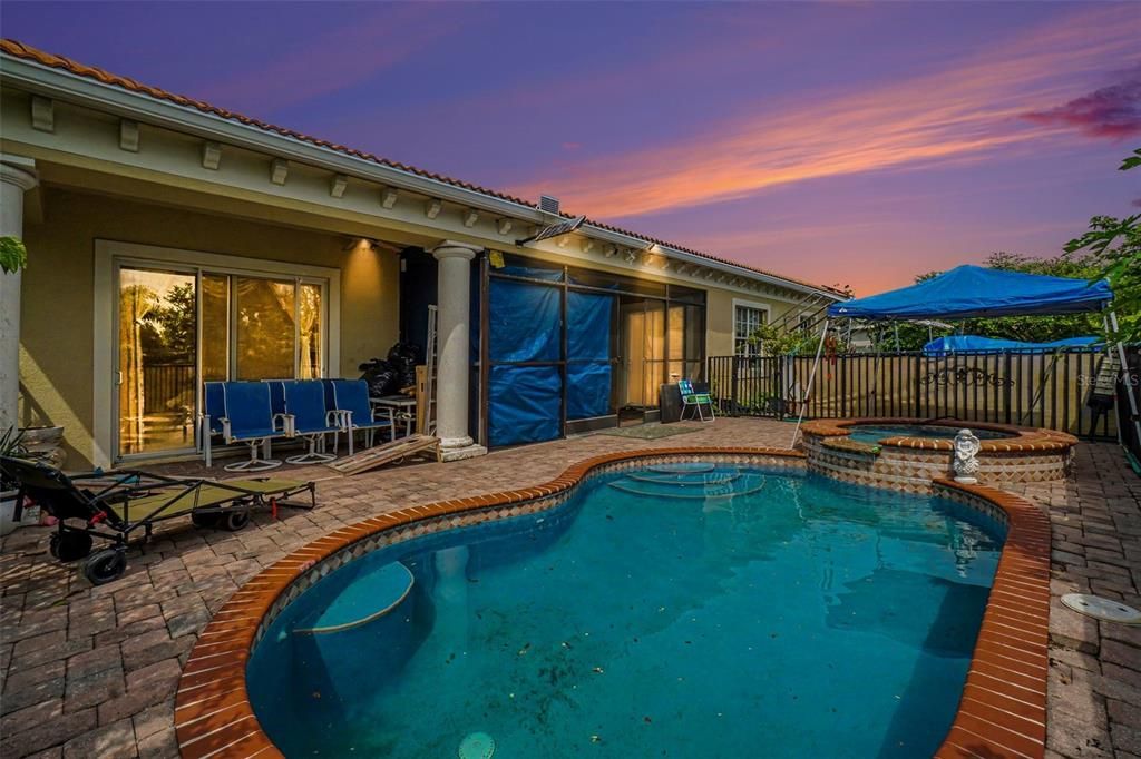 For Sale: $475,000 (3 beds, 2 baths, 2585 Square Feet)