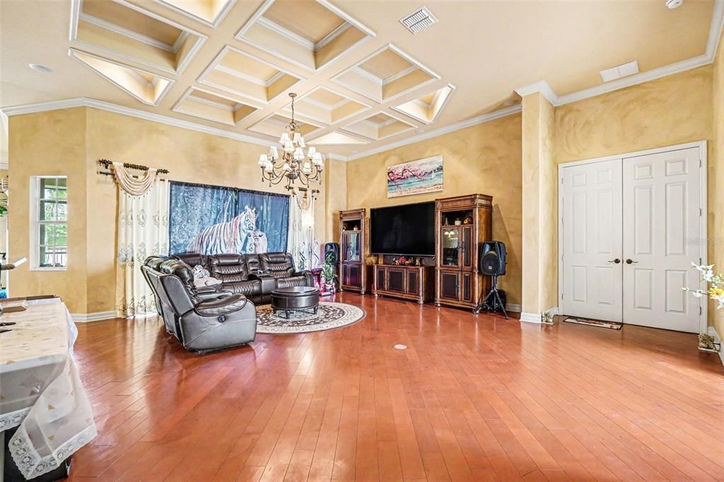 For Sale: $475,000 (3 beds, 2 baths, 2585 Square Feet)