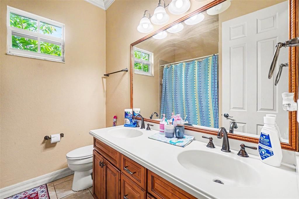 For Sale: $475,000 (3 beds, 2 baths, 2585 Square Feet)