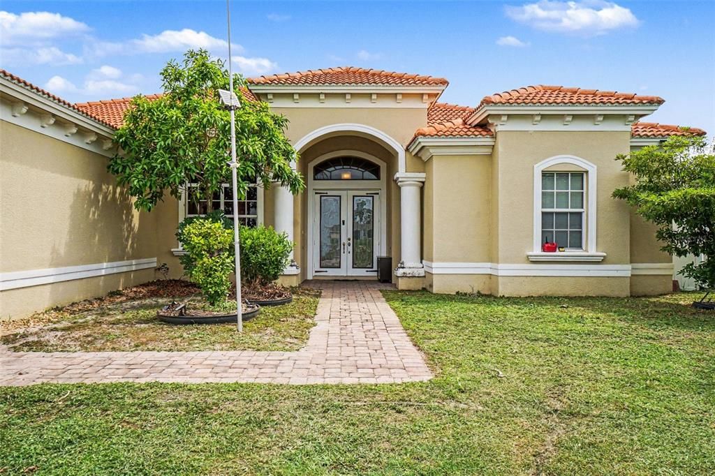 For Sale: $475,000 (3 beds, 2 baths, 2585 Square Feet)