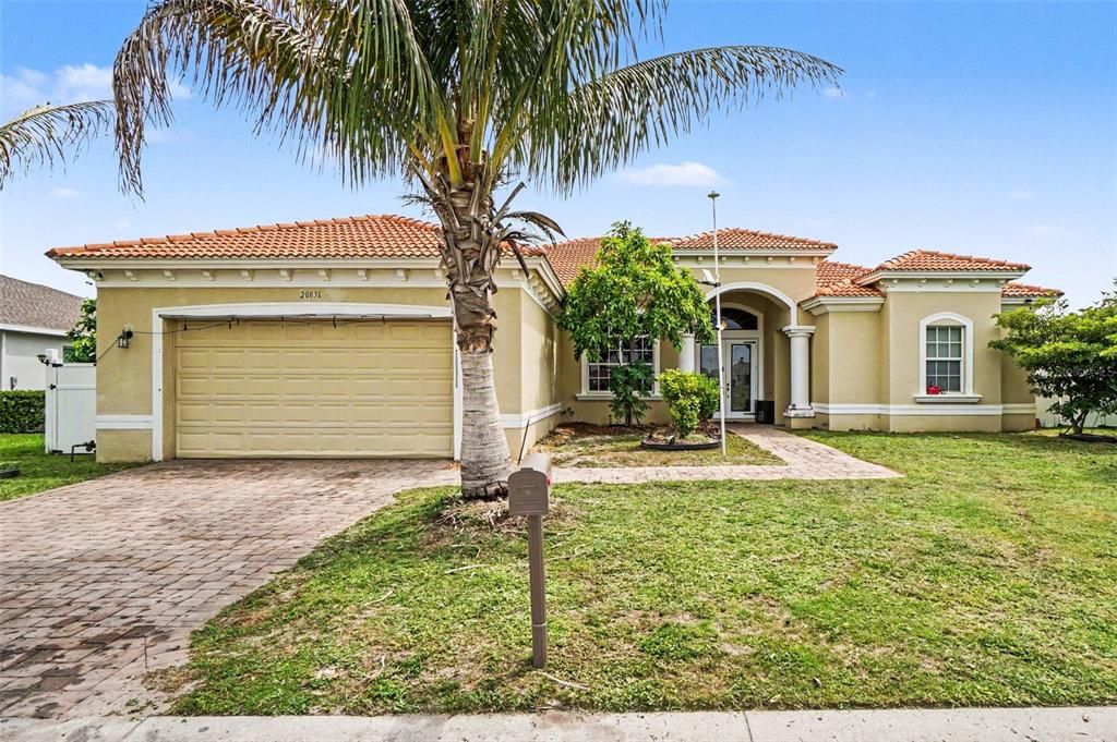 For Sale: $475,000 (3 beds, 2 baths, 2585 Square Feet)