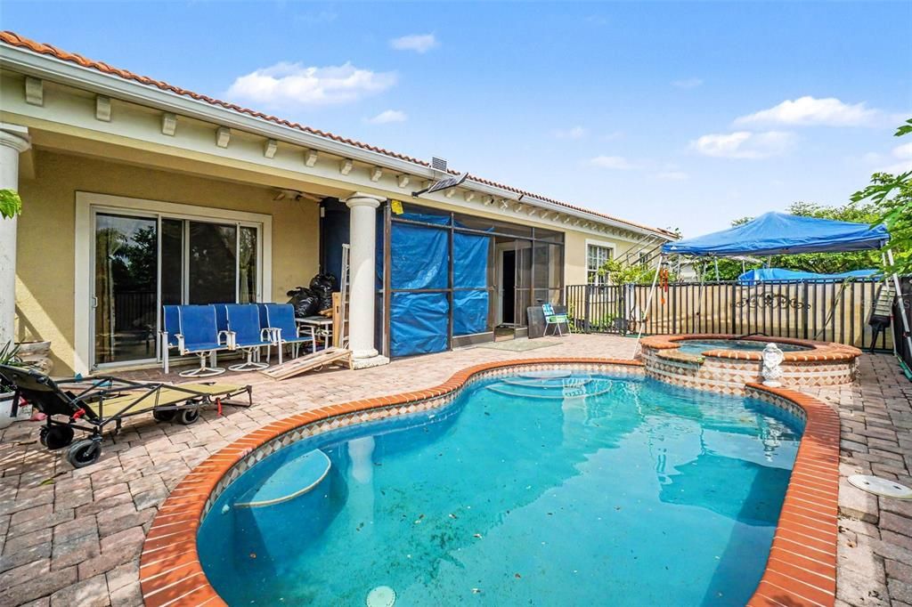 For Sale: $475,000 (3 beds, 2 baths, 2585 Square Feet)