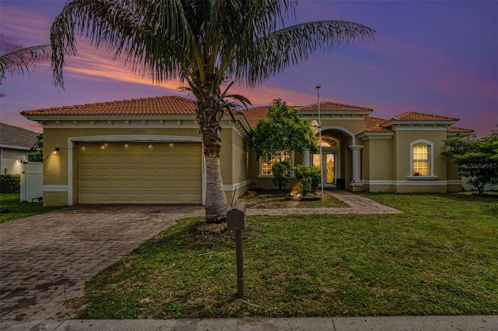 For Sale: $475,000 (3 beds, 2 baths, 2585 Square Feet)
