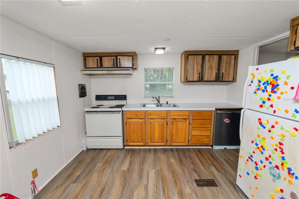 For Sale: $199,000 (3 beds, 2 baths, 1152 Square Feet)