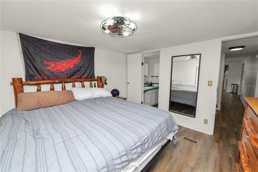 For Sale: $199,000 (3 beds, 2 baths, 1152 Square Feet)