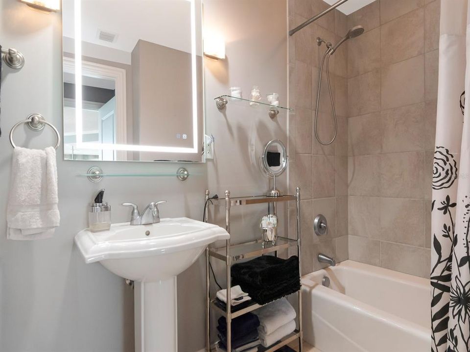 For Sale: $1,250,000 (2 beds, 2 baths, 1920 Square Feet)