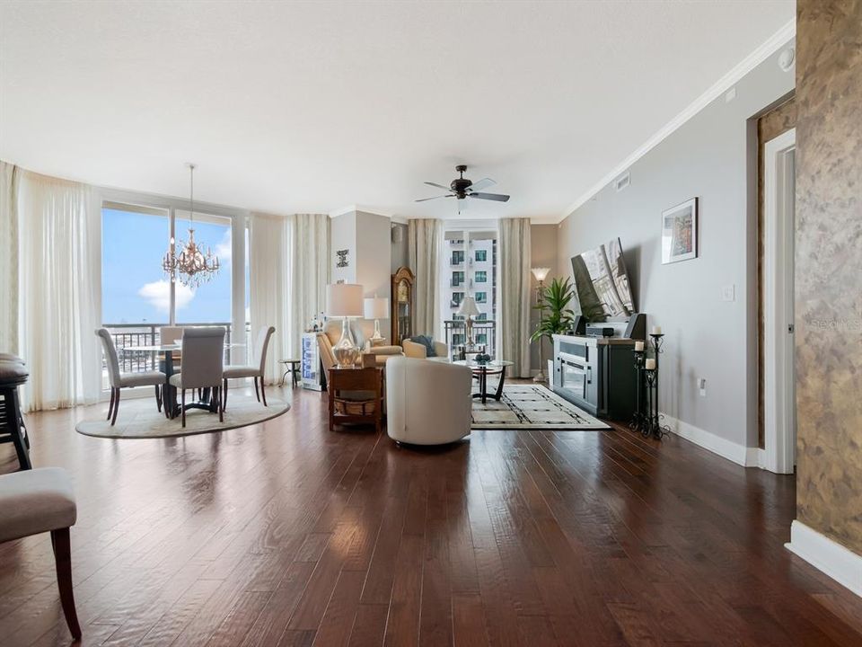 For Sale: $1,250,000 (2 beds, 2 baths, 1920 Square Feet)