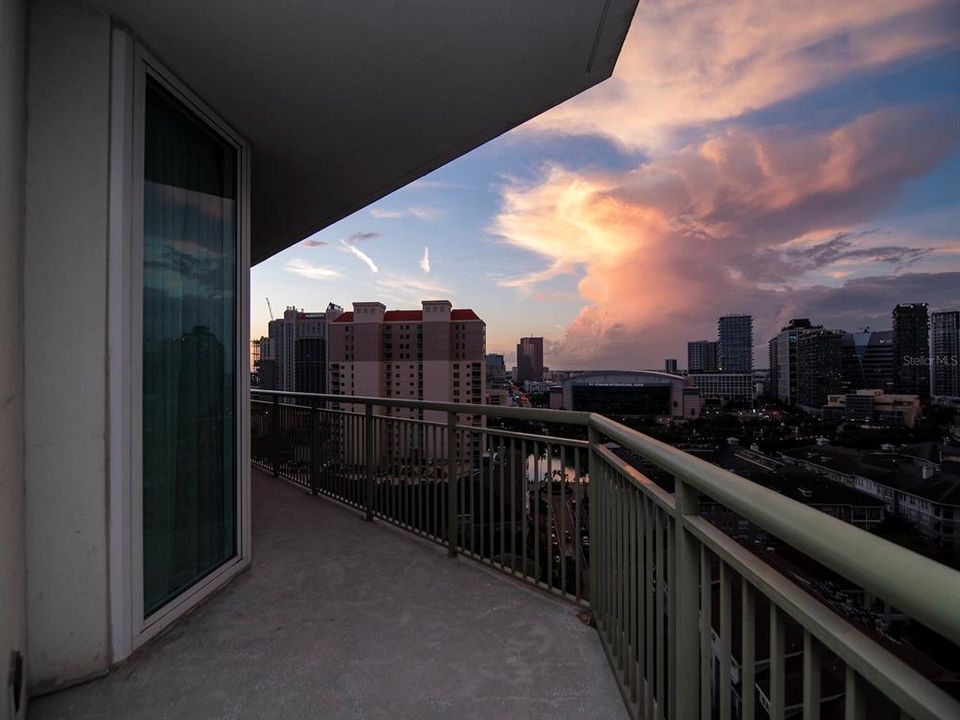 For Sale: $1,250,000 (2 beds, 2 baths, 1920 Square Feet)