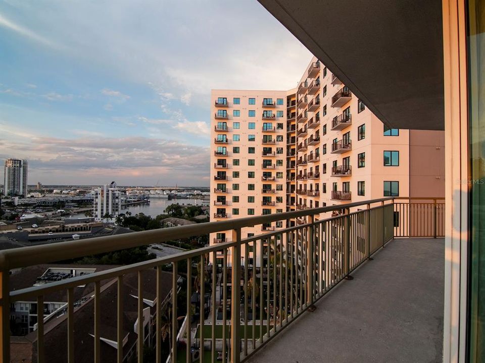 For Sale: $1,250,000 (2 beds, 2 baths, 1920 Square Feet)