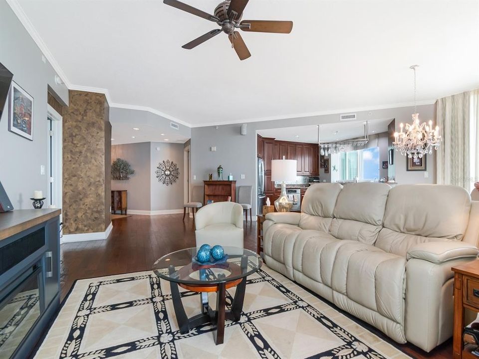 For Sale: $1,250,000 (2 beds, 2 baths, 1920 Square Feet)