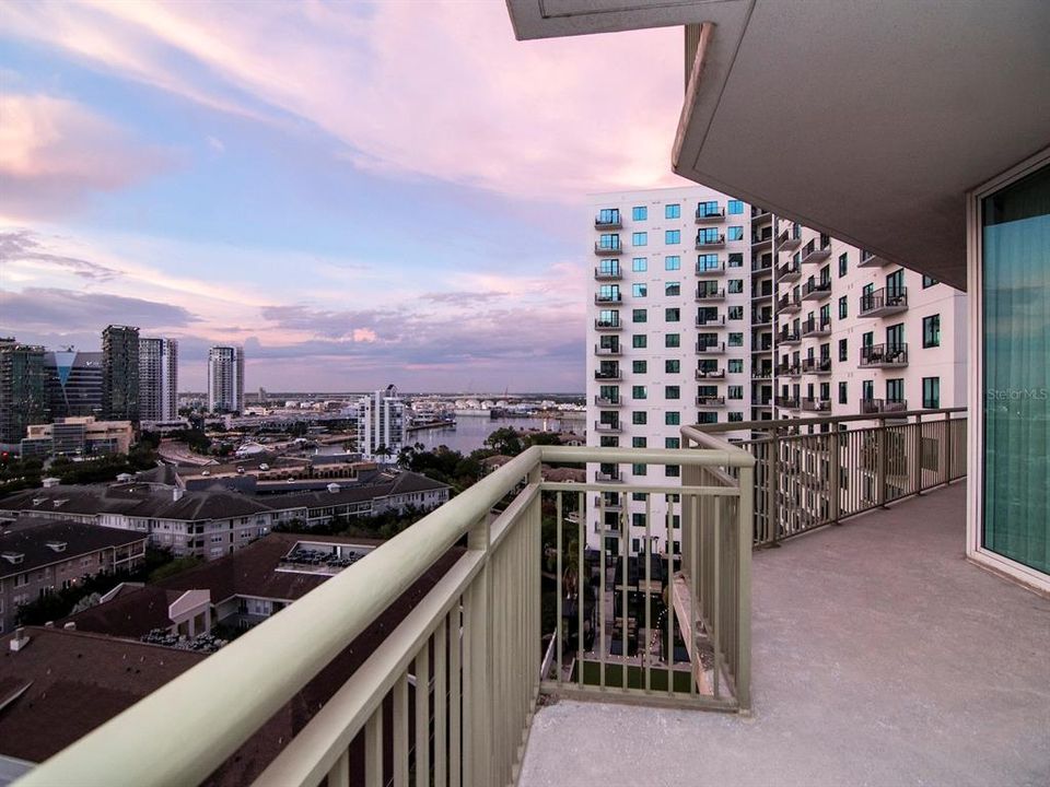 For Sale: $1,250,000 (2 beds, 2 baths, 1920 Square Feet)