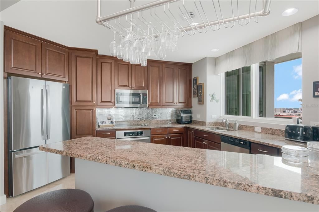 For Sale: $1,250,000 (2 beds, 2 baths, 1920 Square Feet)
