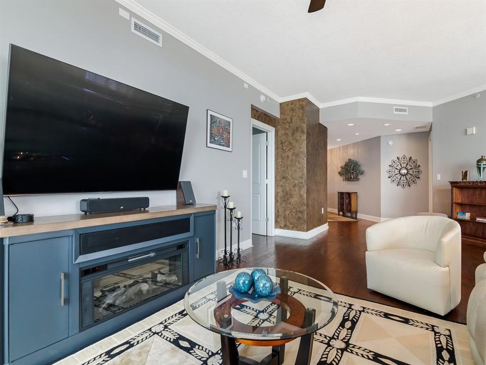 For Sale: $1,250,000 (2 beds, 2 baths, 1920 Square Feet)