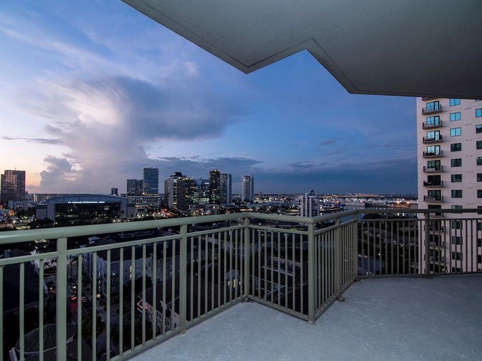For Sale: $1,250,000 (2 beds, 2 baths, 1920 Square Feet)