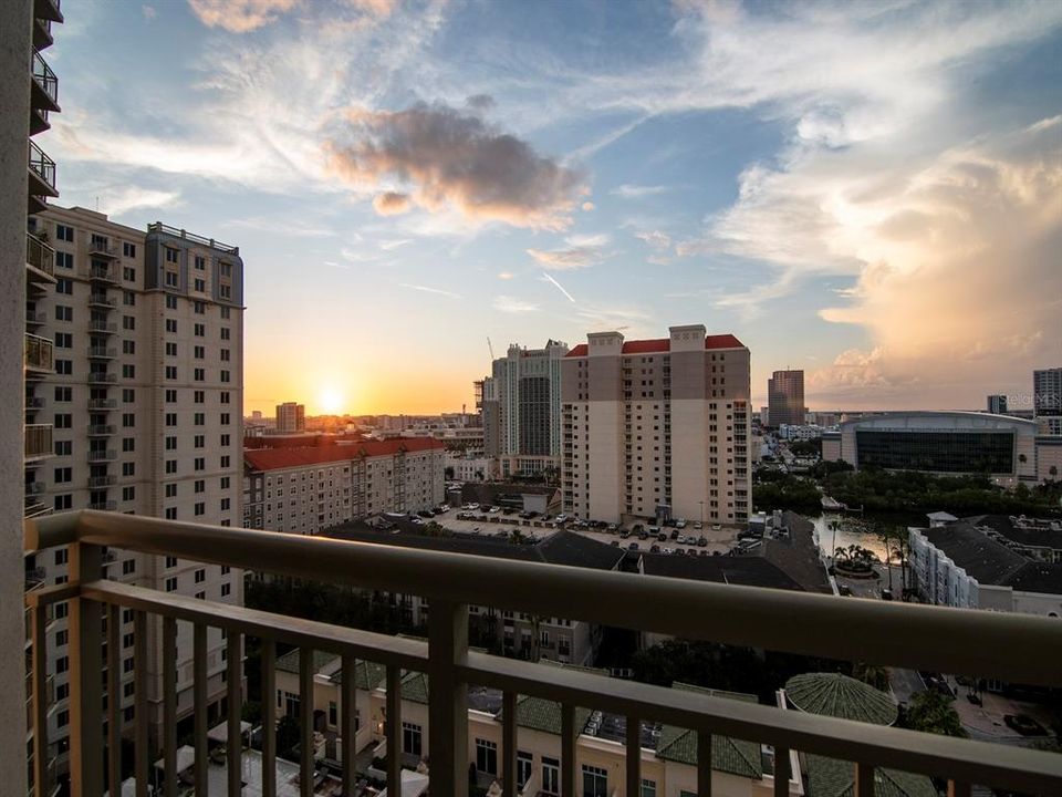 For Sale: $1,250,000 (2 beds, 2 baths, 1920 Square Feet)