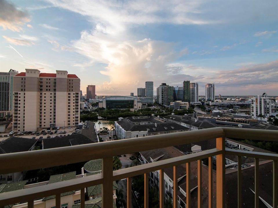 For Sale: $1,250,000 (2 beds, 2 baths, 1920 Square Feet)