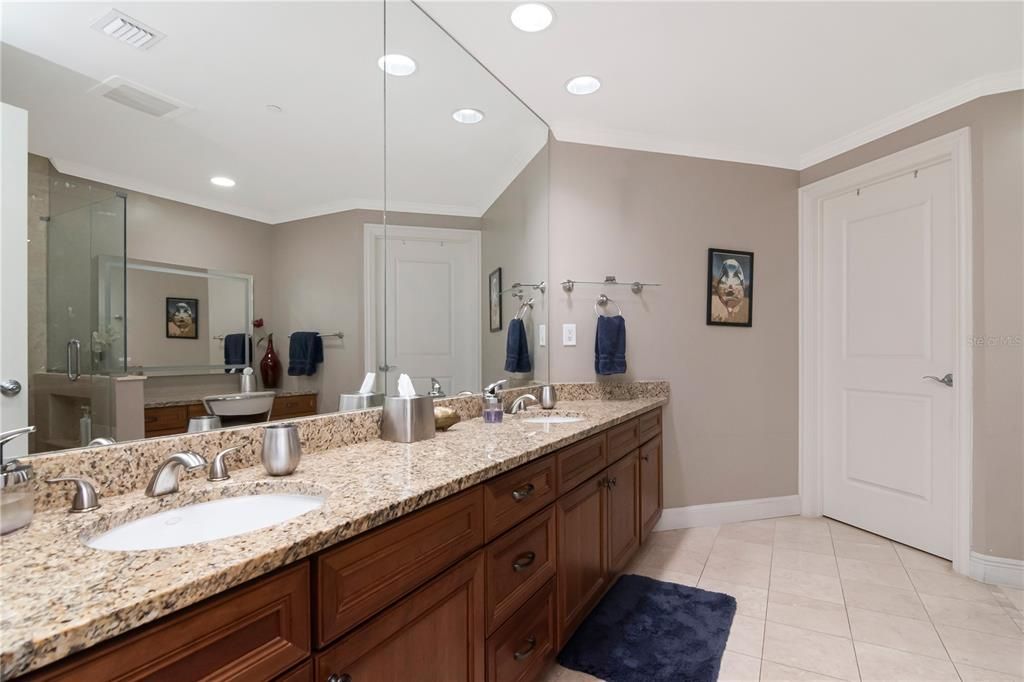For Sale: $1,250,000 (2 beds, 2 baths, 1920 Square Feet)