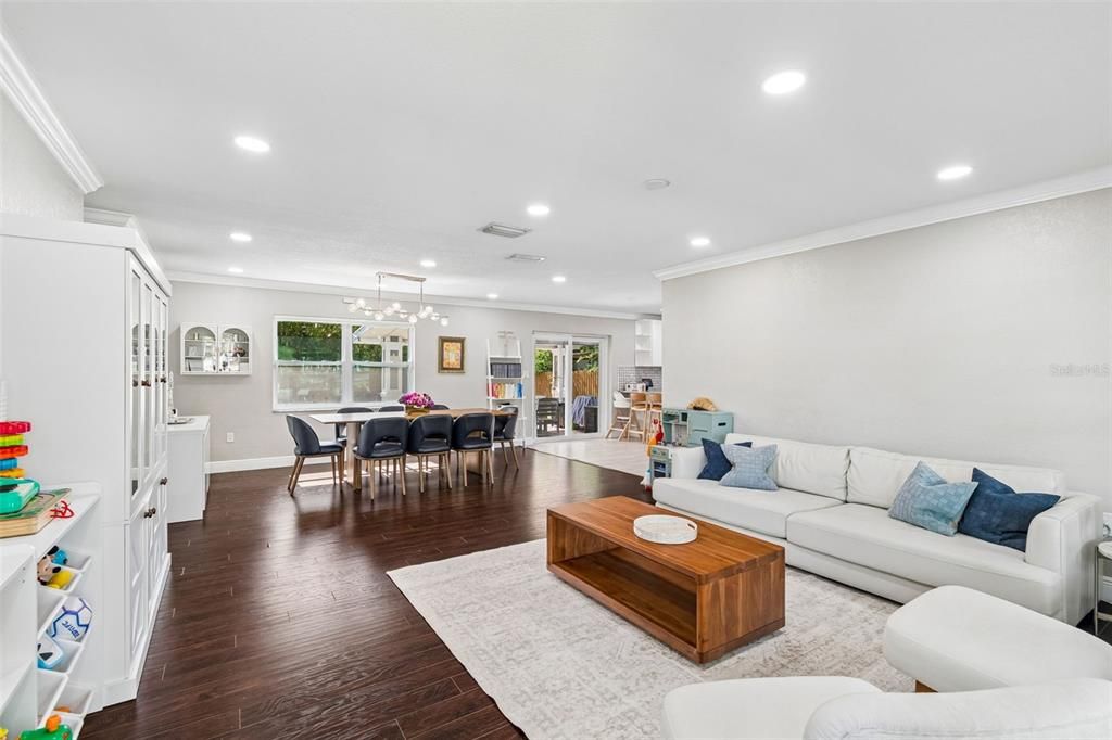For Sale: $475,000 (3 beds, 2 baths, 1306 Square Feet)