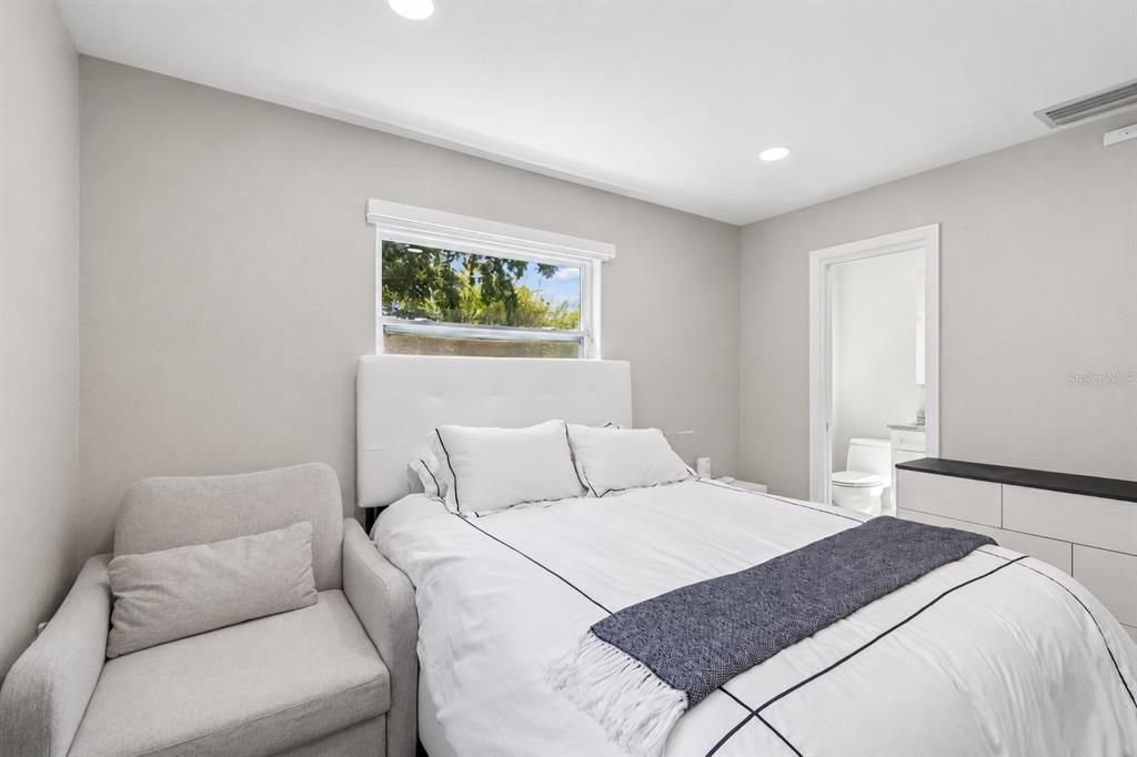 For Sale: $475,000 (3 beds, 2 baths, 1306 Square Feet)