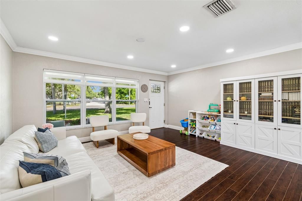 For Sale: $475,000 (3 beds, 2 baths, 1306 Square Feet)