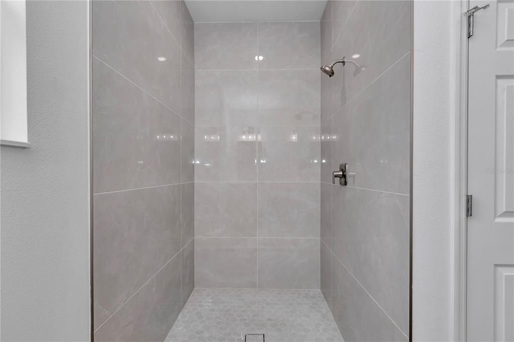 For Sale: $249,900 (3 beds, 2 baths, 1427 Square Feet)