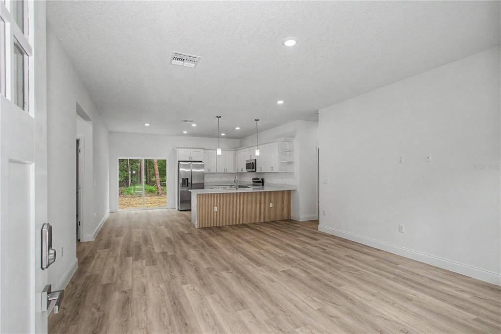 For Sale: $249,900 (3 beds, 2 baths, 1427 Square Feet)