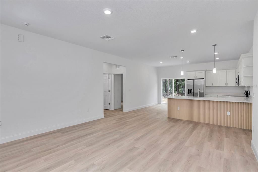For Sale: $249,900 (3 beds, 2 baths, 1427 Square Feet)
