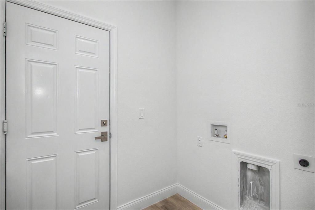 For Sale: $249,900 (3 beds, 2 baths, 1427 Square Feet)