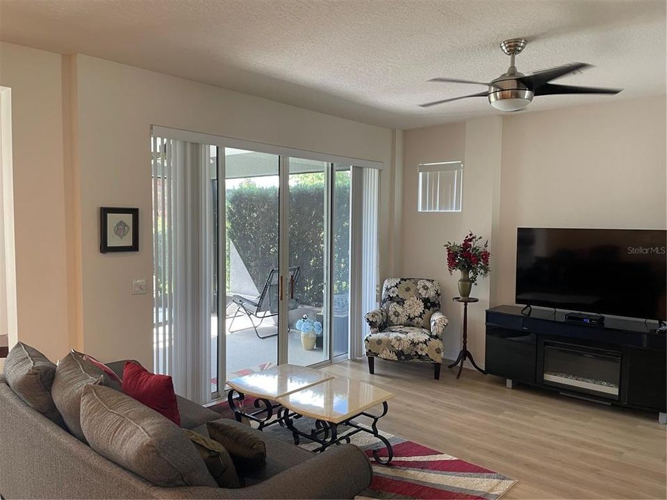For Sale: $324,900 (2 beds, 2 baths, 1612 Square Feet)