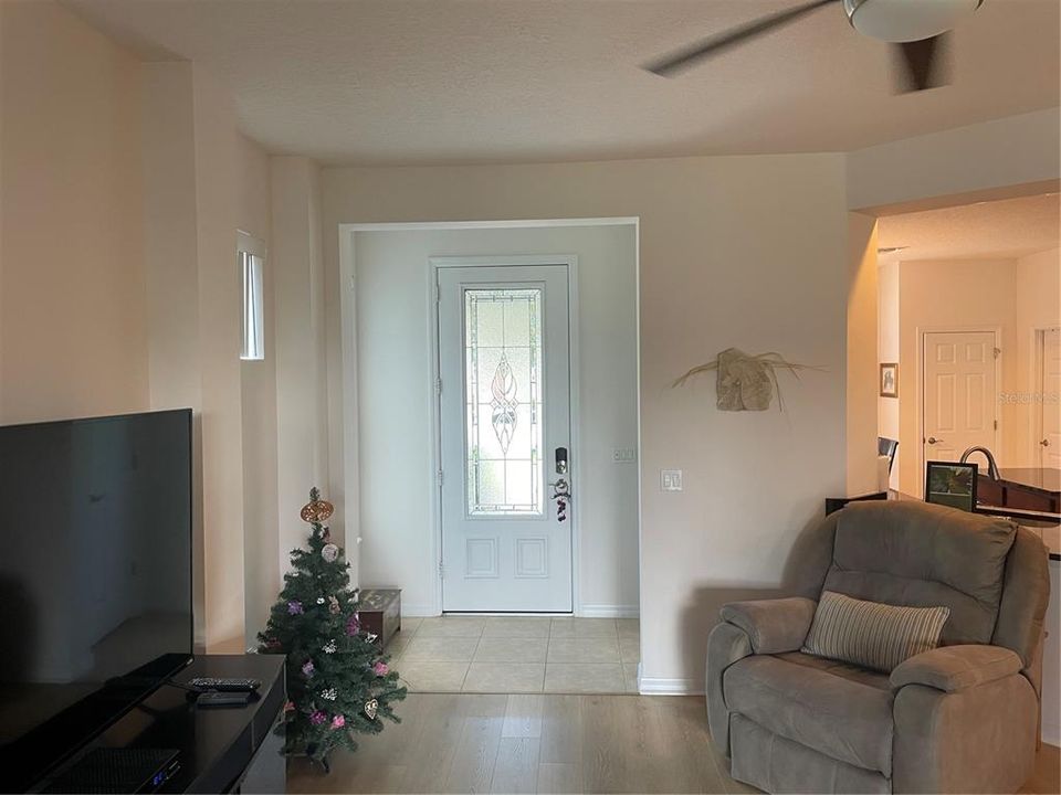 For Sale: $324,900 (2 beds, 2 baths, 1612 Square Feet)