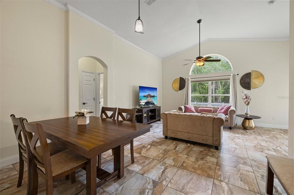 На продажу: $475,000 (4 спален, 2 ванн, 1667 Квадратных фут)