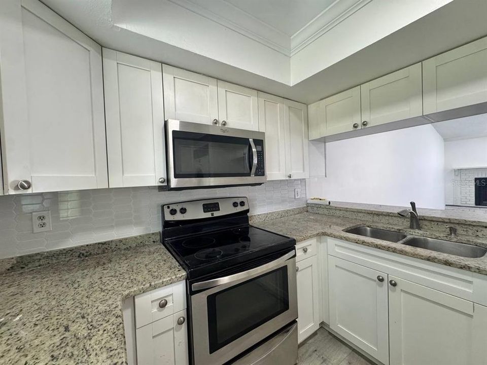 В аренду: $1,950 (2 спален, 2 ванн, 1049 Квадратных фут)