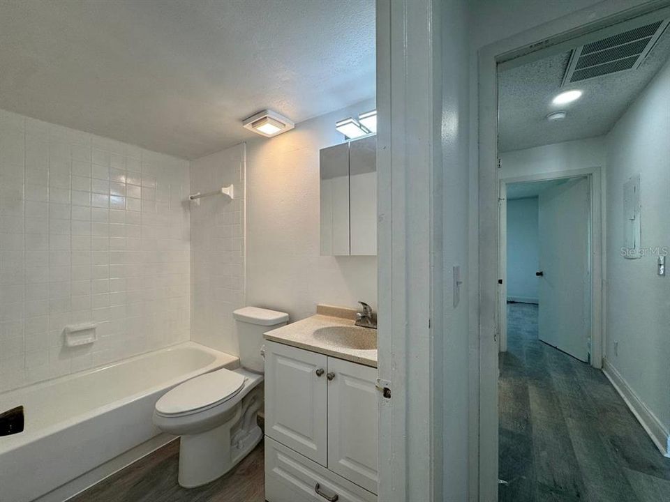 В аренду: $1,950 (2 спален, 2 ванн, 1049 Квадратных фут)