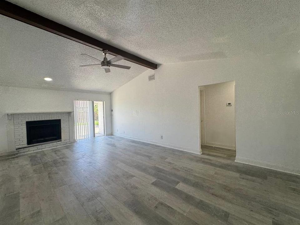 В аренду: $1,950 (2 спален, 2 ванн, 1049 Квадратных фут)