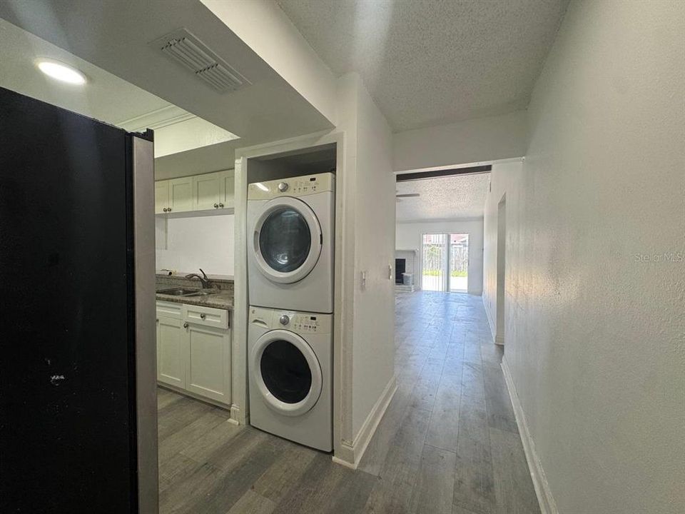 В аренду: $1,950 (2 спален, 2 ванн, 1049 Квадратных фут)