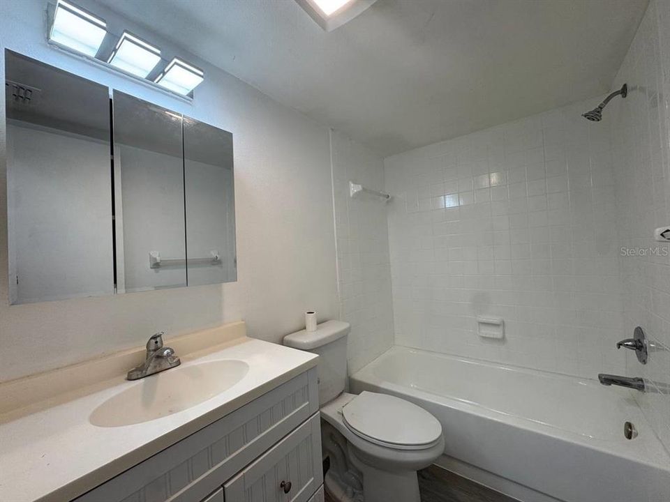 В аренду: $1,950 (2 спален, 2 ванн, 1049 Квадратных фут)