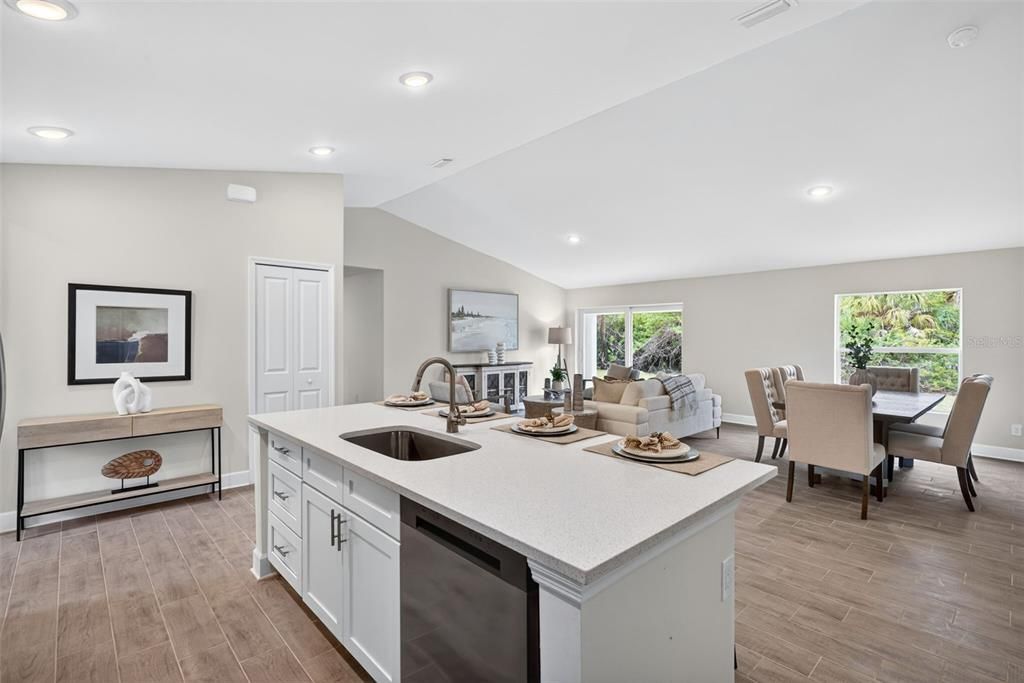 For Sale: $339,900 (4 beds, 3 baths, 1818 Square Feet)